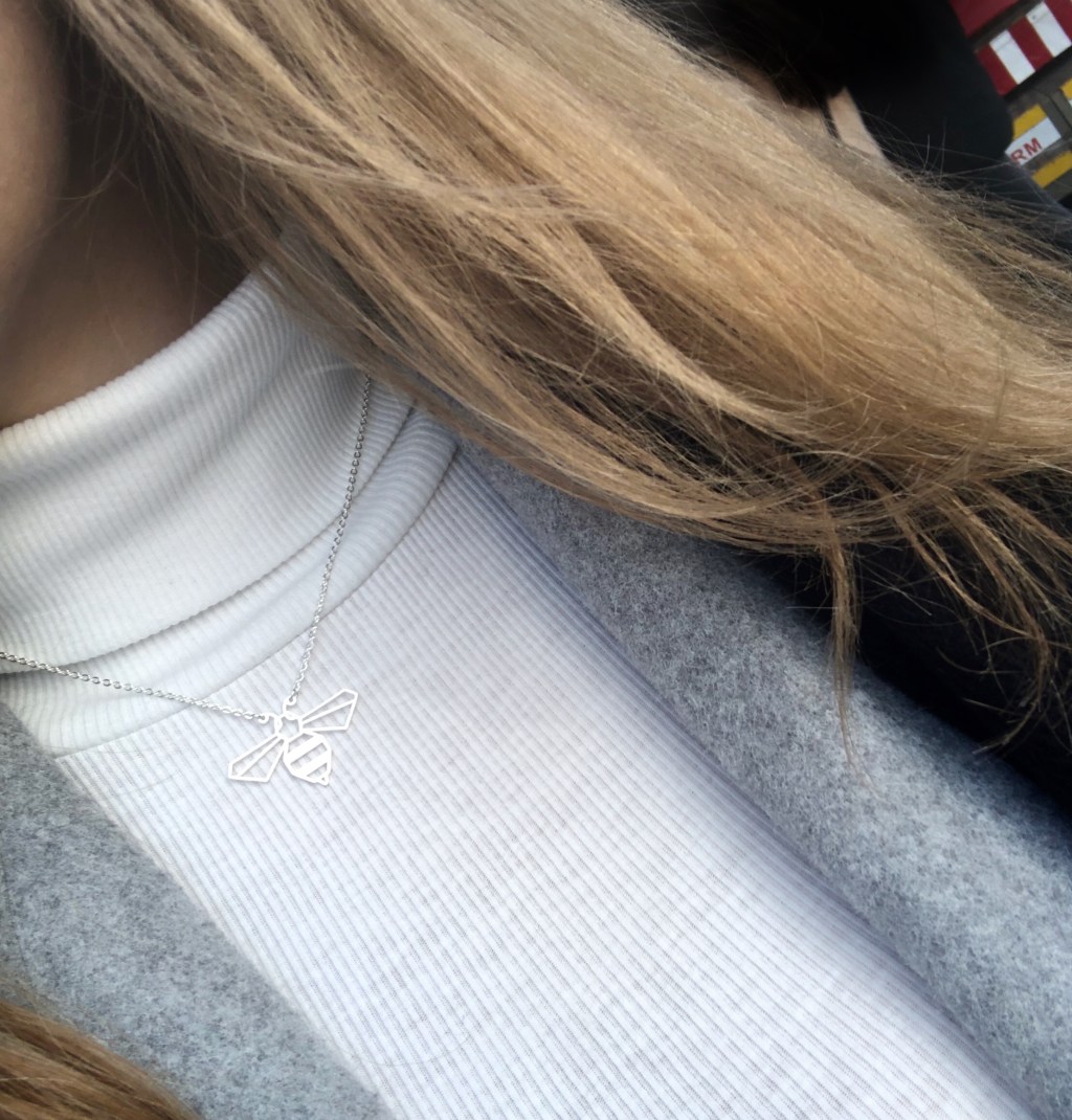 AD| A bee-autiful origami necklace from La&nbsp;Menagerie